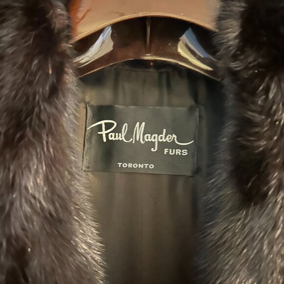 **LUXURY LISTING — VINTAGE FEMALE MAHOGANY MINK COAT-SZ S/M - Picture 5 of 7